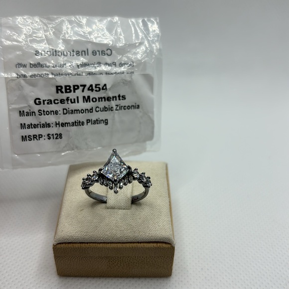 Bomb Party Ring - Picture 6 of 6